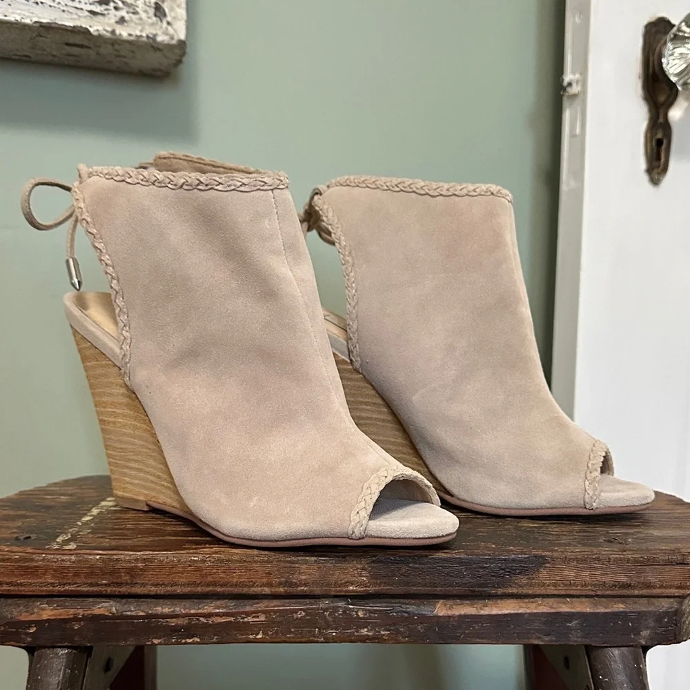 Kristin Cavallari Chinese Laundry Larox Mushroom Grey Suede Leather Wedges